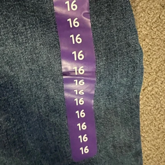 Express Woman size 16 Denim with embellishments - Picture 3 of 5